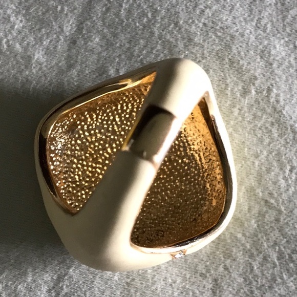 Italian Fashion Coral Design Ring (NWOT) - Picture 3 of 5